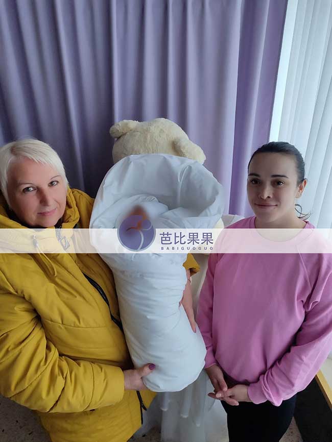 乌克兰试管女宝宝出院