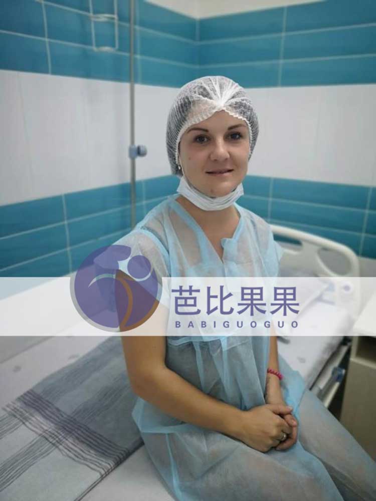 四十二岁女性在乌克兰自卵试管助孕成功抱上女儿
