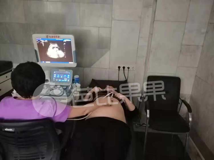 乌克兰孕妈做19周孕检