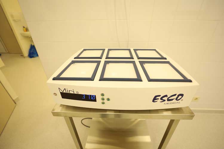 乌克兰丽塔医院ESCO最新款的胚胎培养机