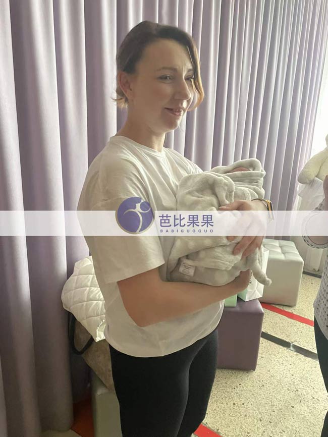 乌克兰试管宝宝出院